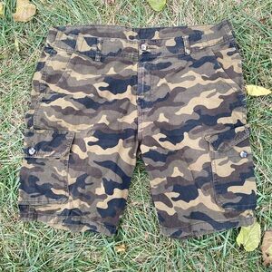 HIGHLAND CARGO CAMOUFLAGE CAMO SHORTS 36